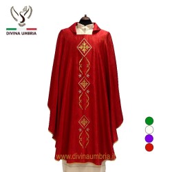 Embroidered red chasuble out of wool