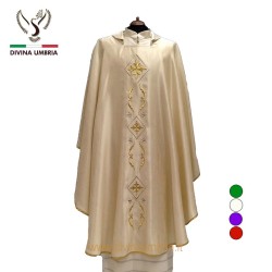 Embroidered white chasuble out of wool